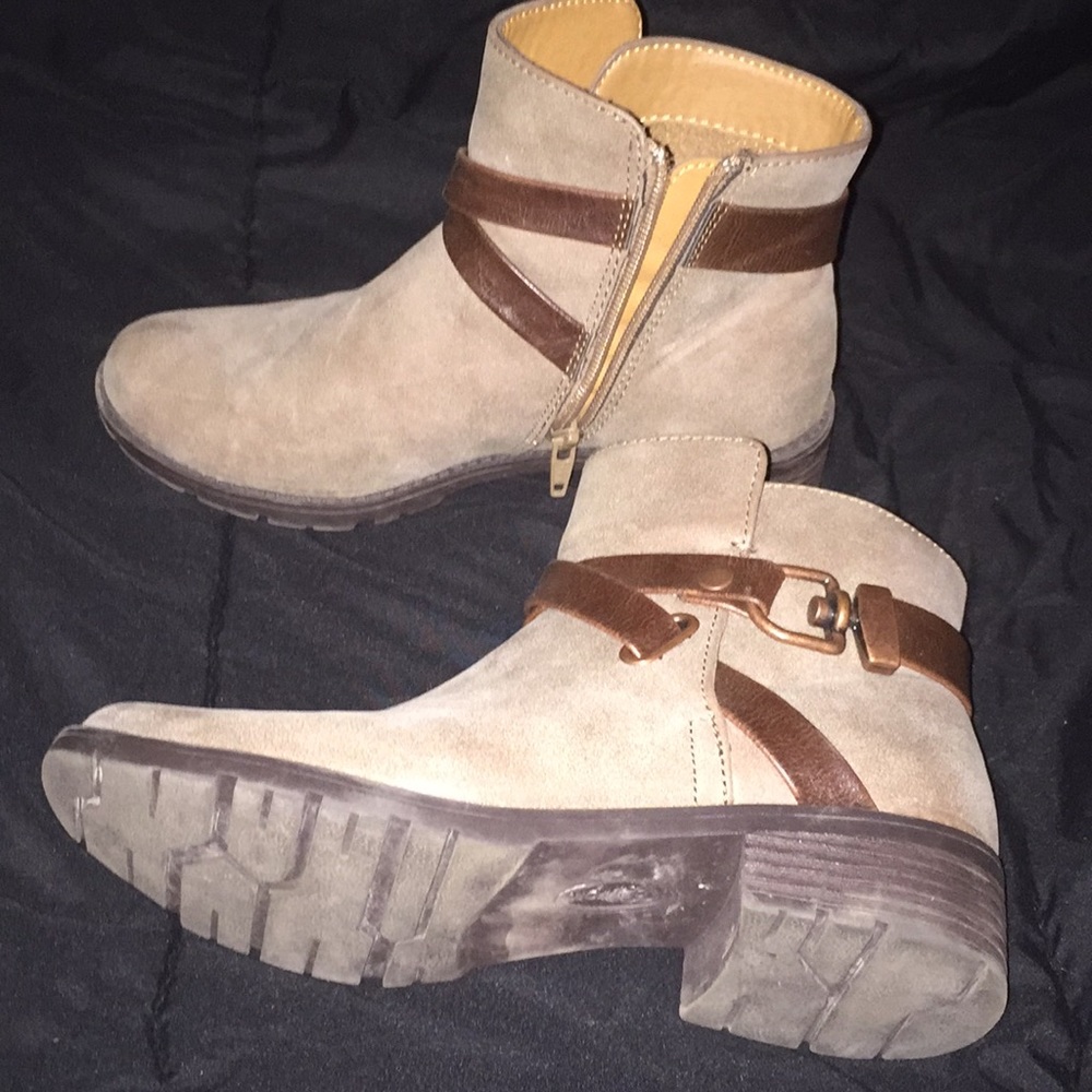 Army green and brown low boots !